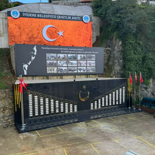 İLÇEMİZDEKİ ŞEHİTLİK ANITINI TAMAMLADIK.